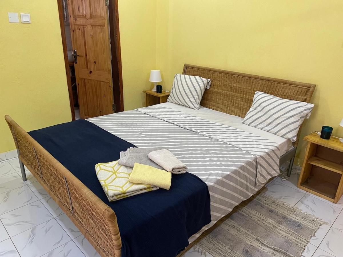Bed and Breakfast The Compound Bijilo Exterior foto