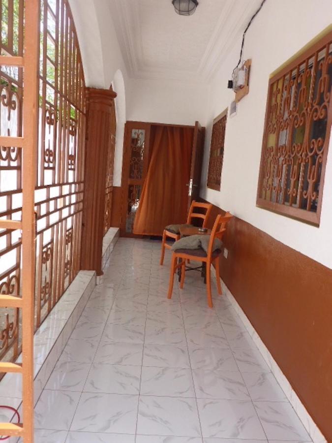 Bed and Breakfast The Compound Bijilo Exterior foto